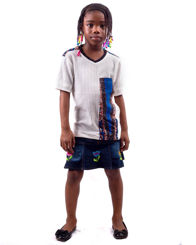 T-shirt à manches courtes imprimé africain pour enfant (blanc / bleu)