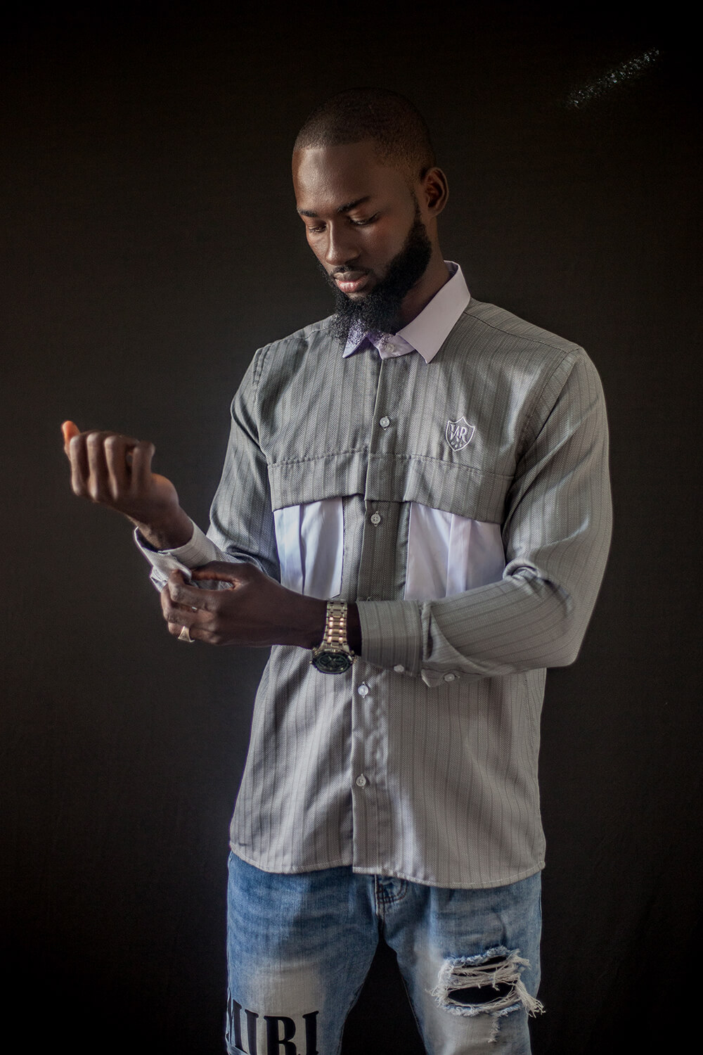 Chemise en soie boutonné au col classique pour homme(Gris/ Blanc)